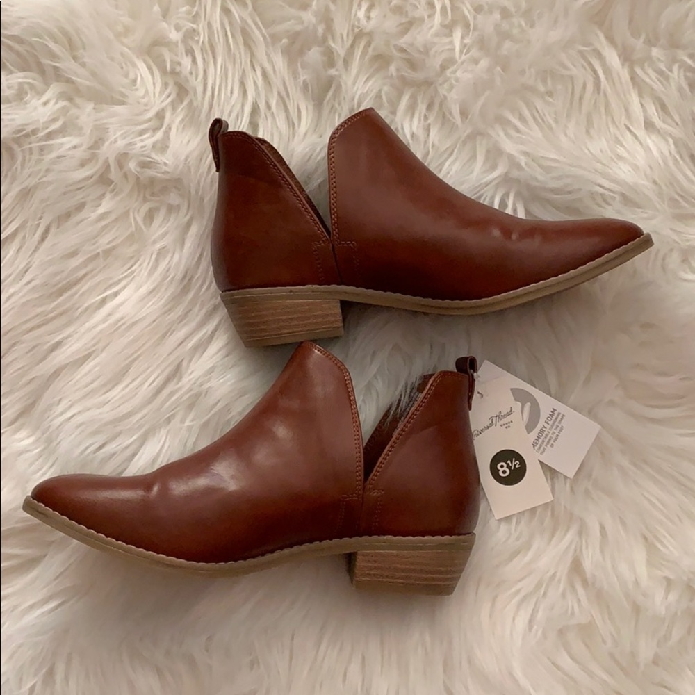 Universal Thread booties